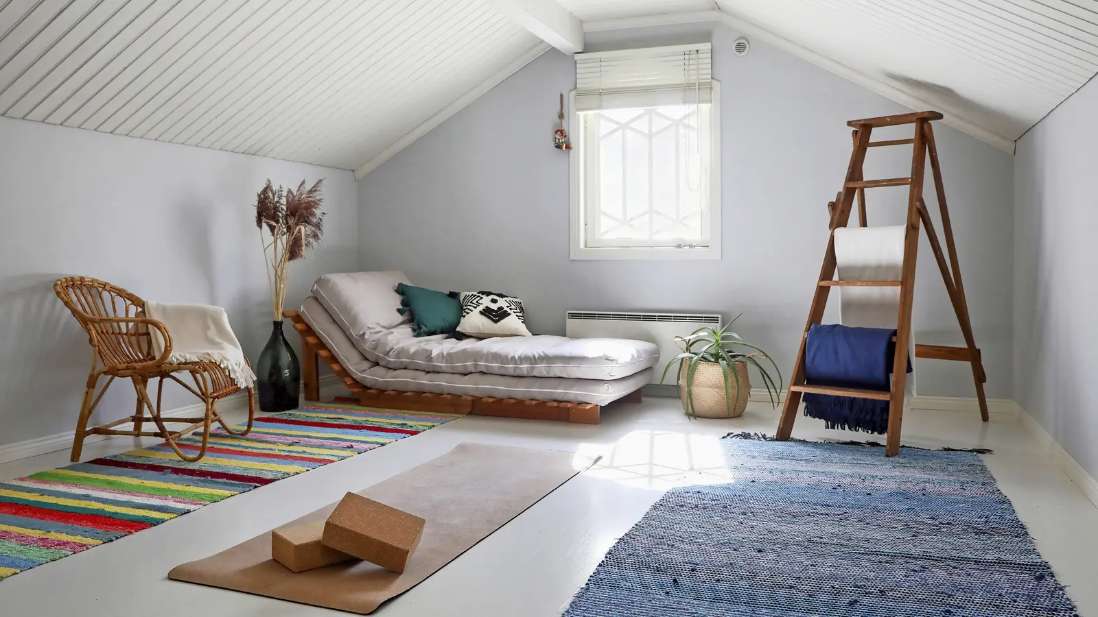 Home Yoga Space: Ideas for a Peaceful Practice